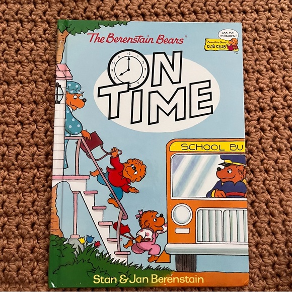 Berenstein Bears Book Bundle 3 Books with Vintage Mama Bear Figurine - Picture 3 of 13